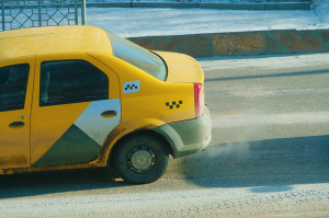 В Улан-Удэ таксисты помогают бороться с COVID-19