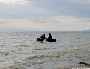 В Бурятии перевернулась лодка с двумя рыбаками