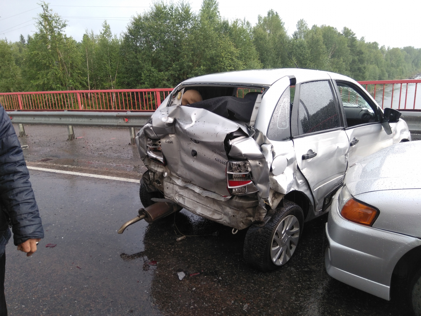 В Бурятии фура врезалась в припаркованный автомобиль полиции В Бурятии фура врезалась в припаркованный автомобиль полиции