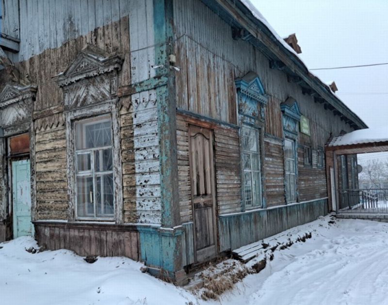 В Улан-Удэ разрушается здание штаба боевой дружины