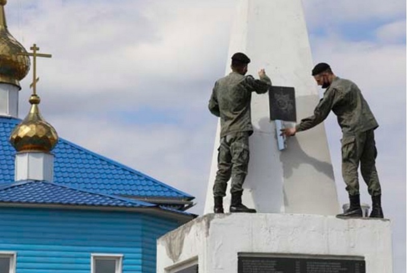 В Бурятии военные реставрируют сельский памятник героям войны В Бурятии военные реставрируют сельский памятник героям войны