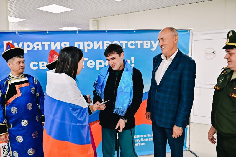 В Бурятии встретили Героя России В Бурятии встретили Героя России
