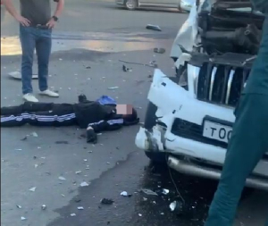 В Улан-Удэ байкер врезался в джип, уходя от полицейской погони