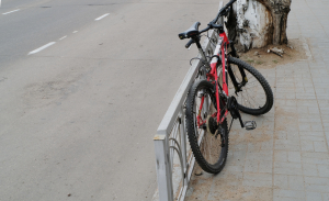 В Улан-Удэ подросток побил сверстника за отказ дать ему покататься на велосипеде