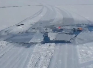 В Бурятии на Байкале утонул автомобиль