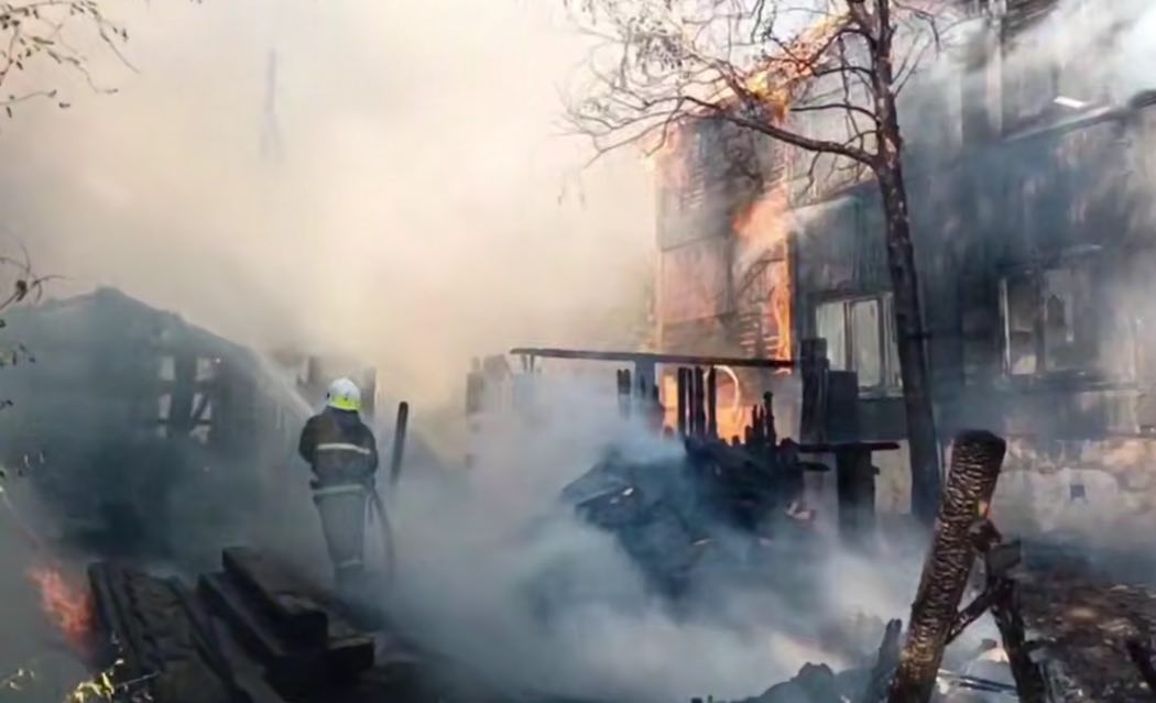 За один день в Улан-Удэ сгорело два дома За один день в Улан-Удэ сгорело два дома