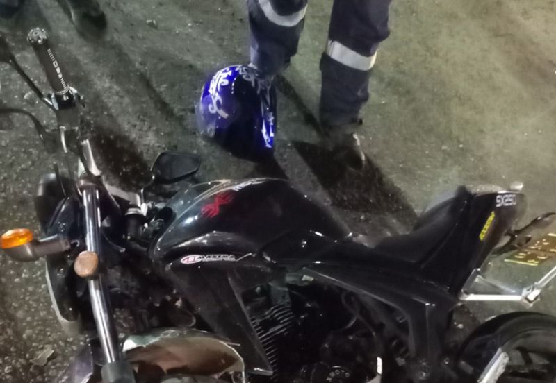 В Улан-Удэ автомобиль сбил мотоциклиста