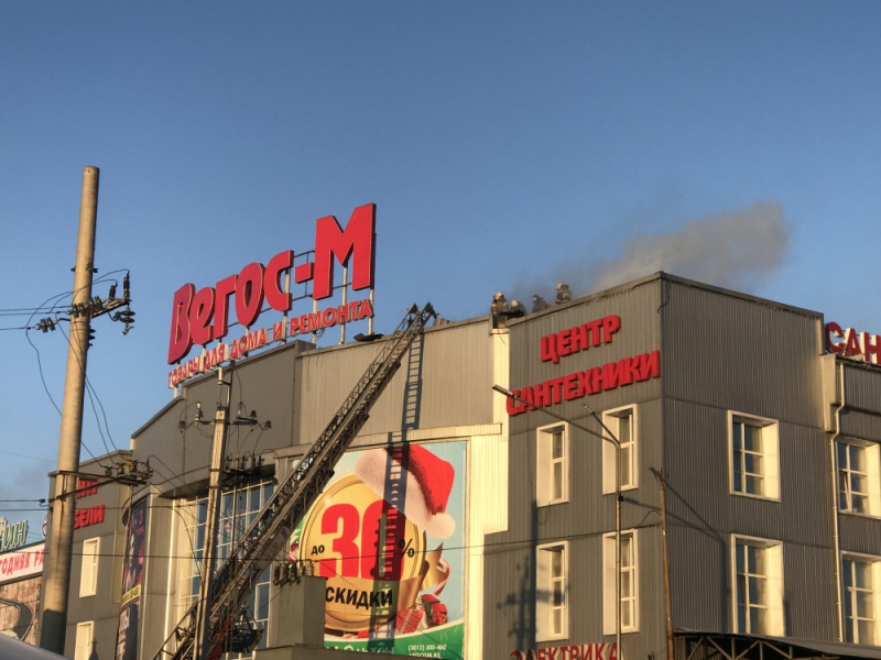 В Бурятии горел торговый центр 