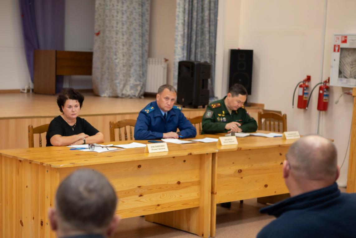 У военнослужащих из госпиталя возникли вопросы к прокурору Бурятии У военнослужащих из госпиталя возникли вопросы к прокурору Бурятии