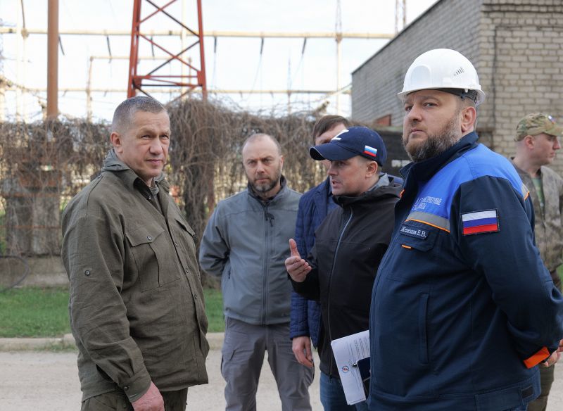Юрий Трутнев ознакомился с восстановлением Старобешевской ТЭС в ДНР Юрий Трутнев ознакомился с восстановлением Старобешевской ТЭС в ДНР