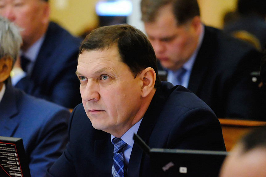 Игорь Шутенков рассказал депутатам горсовета о работе администрации Улан-Удэ