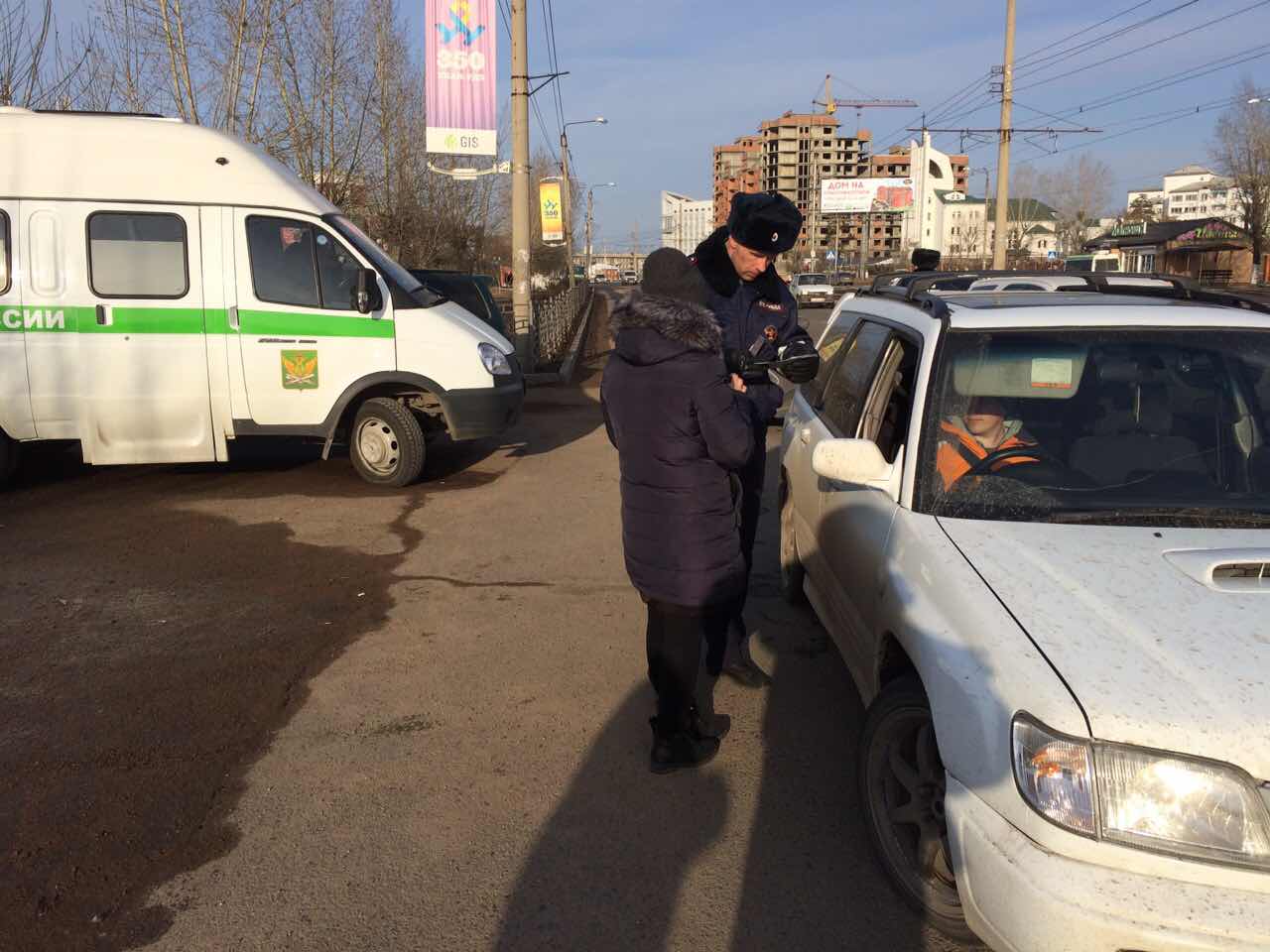 В Улан-Удэ во время рейда сотрудники ГИБДД и приставы арестовали автомобиль