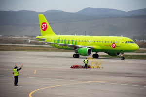 В аэропорту Улан-Удэ самолет прервал посадку из-за загоревшегося двигателя 