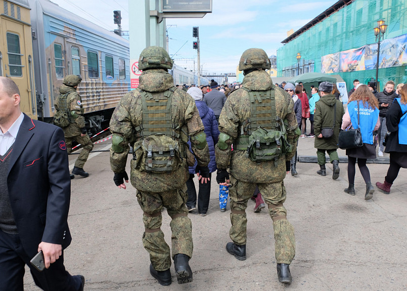 В Бурятии с Новым годом поздравляют семьи погибших военнослужащих В Бурятии с Новым годом поздравляют семьи погибших военнослужащих