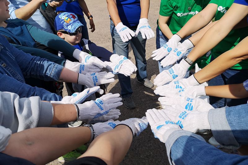В Улан-Удэ старый мост через Селенгу превратился в мусорную свалку В Улан-Удэ старый мост через Селенгу превратился в мусорную свалку