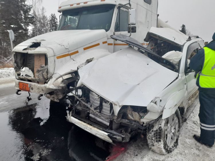 В Бурятии водитель «Тойоты» погиб после столкновения с грузовиком