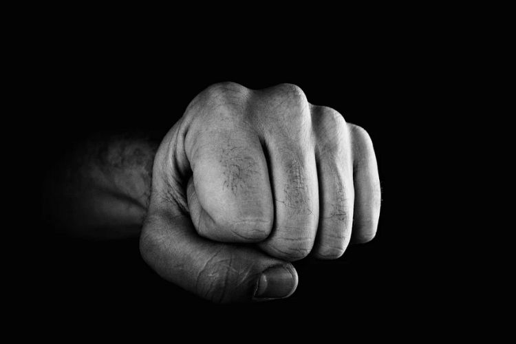 В Бурятии мужчина с особой жестокостью убил бывшую сожительницу В Бурятии мужчина с особой жестокостью убил бывшую сожительницу