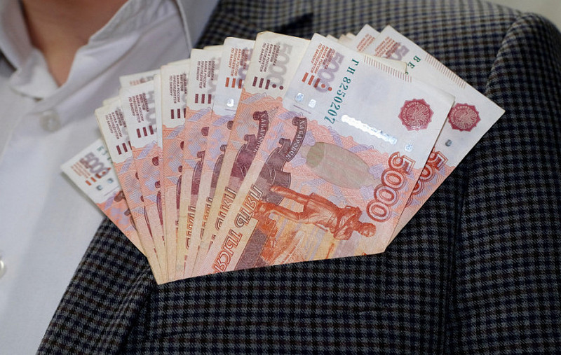 В Чите хотят взыскать бывшего чиновника 16,5 млн рублей премий В Чите хотят взыскать бывшего чиновника 16,5 млн рублей премий