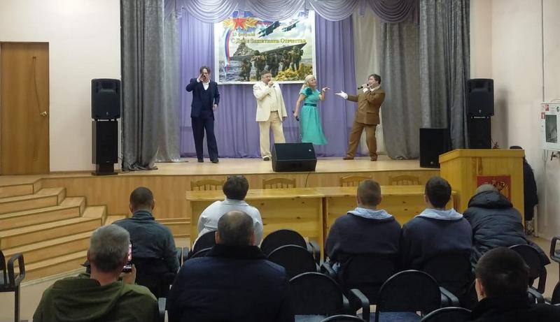 В Улан-Удэ артисты Русского драмтеатра дали концерт в госпитале