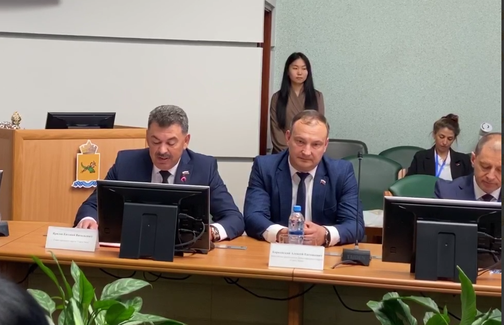 Мэр Читы посвятил Улан-Удэ стихотворение собственного сочинения Мэр Читы посвятил Улан-Удэ стихотворение собственного сочинения