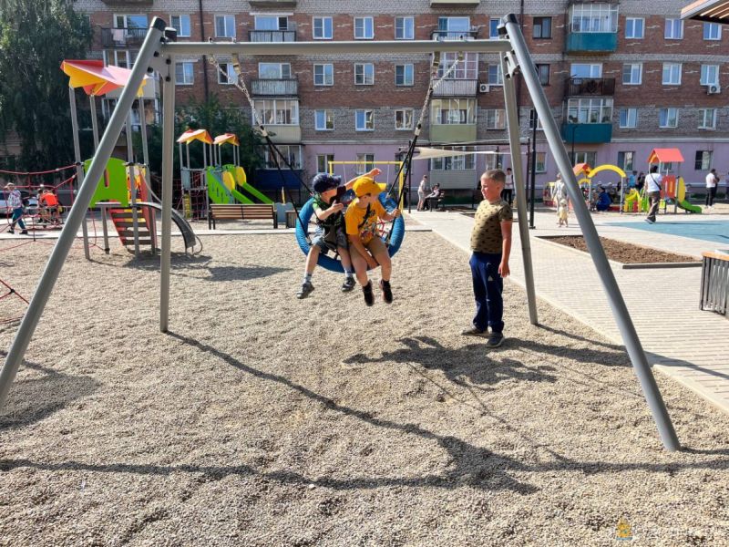 В Улан-Удэ открылся первый благоустроенный в этом году двор В Улан-Удэ открылся первый благоустроенный в этом году двор