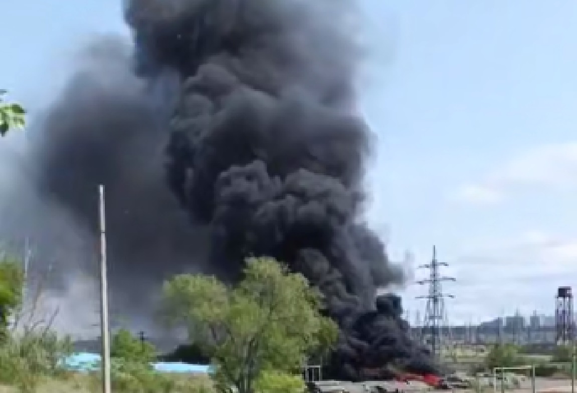 В Улан-Удэ столб черного дыма напугал горожан В Улан-Удэ столб черного дыма напугал горожан