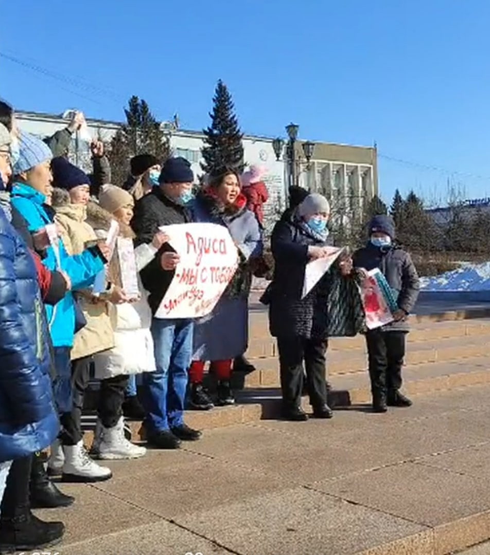 В Улан-Удэ прошла благотворительная акция для тяжелобольной девочки В Улан-Удэ прошла благотворительная акция для тяжелобольной девочки