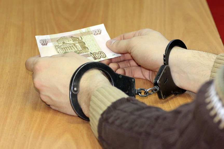 В Бурятии мужчина сел на два года в тюрьму за то, что обчистил спящего человека В Бурятии мужчина сел на два года в тюрьму за то, что обчистил спящего человека