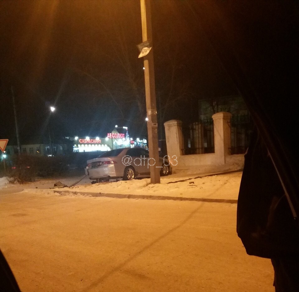 Житель Улан-Удэ, пострадавший от наезда на остановке, скончался, не приходя в сознание
