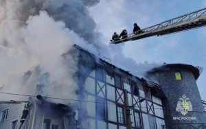 В Улан-Удэ огнеборцы МЧС России ликвидируют пожар в ресторане «Бир Хаус»