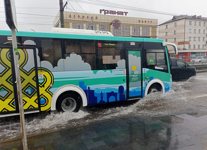 В Улан-Удэ водитель не выпускал подростка из автобуса