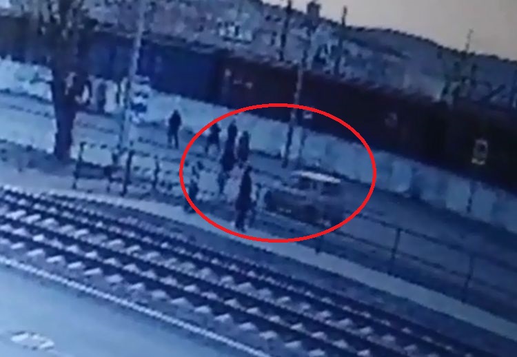 В Улан-Удэ появилось видео смертельного ДТП на «зебре» В Улан-Удэ появилось видео смертельного ДТП на «зебре»