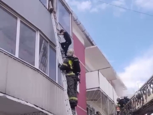 В Улан-Удэ пожарные спасли ребенка