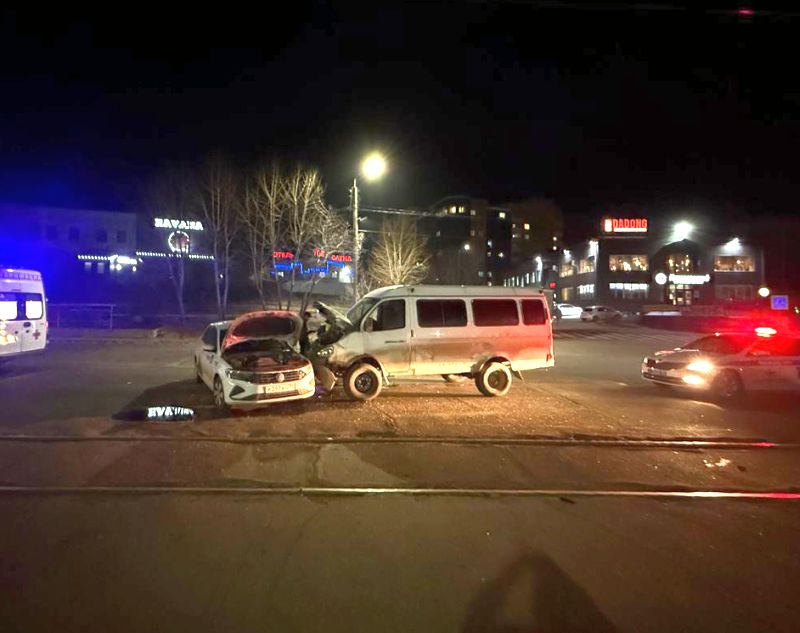 В Улан-Удэ таксист оказался в больнице после ДТП В Улан-Удэ таксист оказался в больнице после ДТП