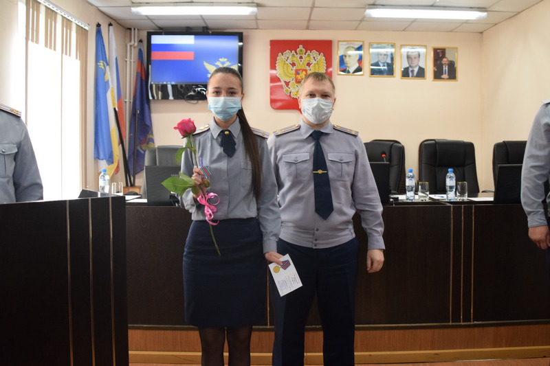 В Бурятии сотрудницу ФСИН наградили за смелость на пожаре В Бурятии сотрудницу ФСИН наградили за смелость на пожаре