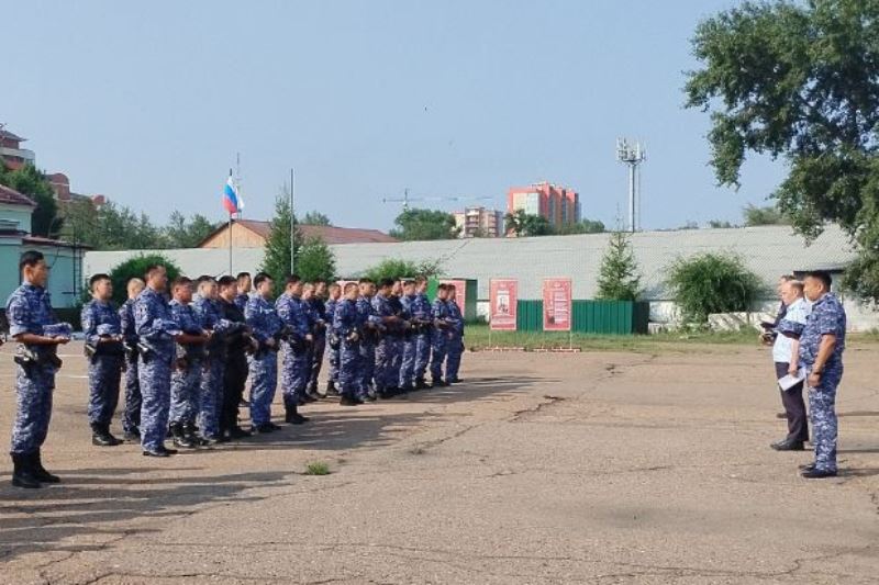 Росгвардейцы в Бурятии почтили память сослуживца, погибшего 20 лет назад Росгвардейцы в Бурятии почтили память сослуживца, погибшего 20 лет назад