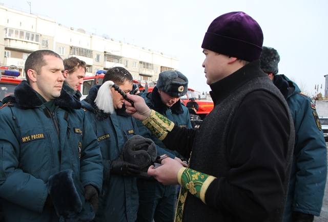 В Бурятии пожарные получили благословение церкви на спасение людей В Бурятии пожарные получили благословение церкви на спасение людей