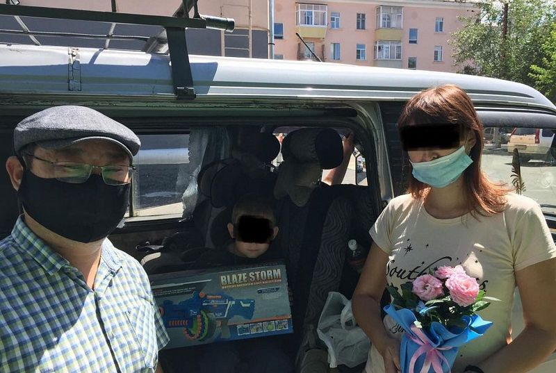 В Улан-Удэ выписали из больницы мальчика, укушенного змеей в музее В Улан-Удэ выписали из больницы мальчика, укушенного змеей в музее