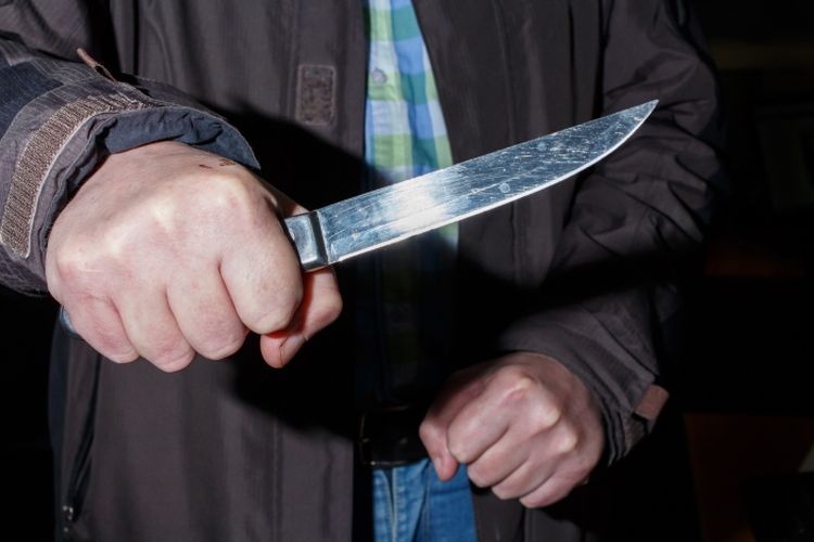 В Улан-Удэ уголовник напал с ножом на соседа В Улан-Удэ уголовник напал с ножом на соседа