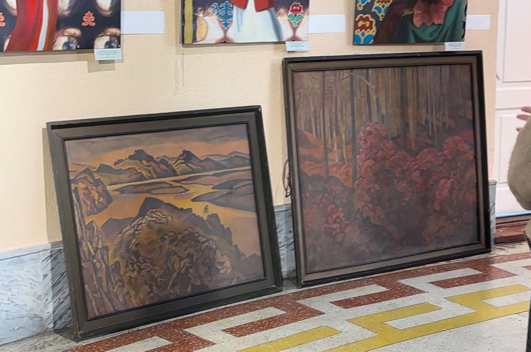 Национальный музей Бурятии получил в дар картины известных художников