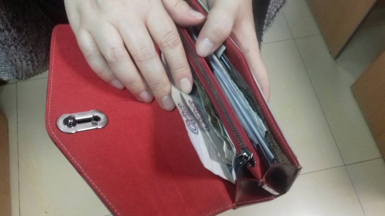 Жительница Бурятии хотела получить подарок, но в итоге лишилась денег