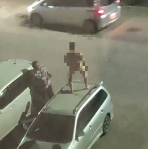 В Улан-Удэ пьяный извращенец на крыше авто заинтересовал полицию