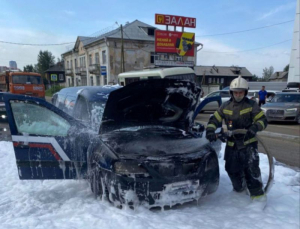 В Улан-Удэ на ходу загорелся почтовый автомобиль