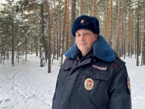 Полицейский в Бурятии спас замерзающую в поле семью