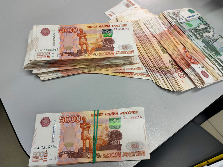 Предприниматель из Улан-Удэ задолжал сотруднице зарплату за два с половиной года Предприниматель из Улан-Удэ задолжал сотруднице зарплату за два с половиной года