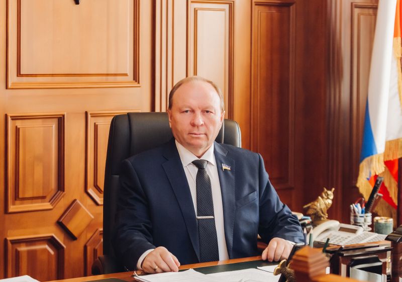 Спикер Хурала поздравил жителей Бурятии с Днем знаний Спикер Хурала поздравил жителей Бурятии с Днем знаний