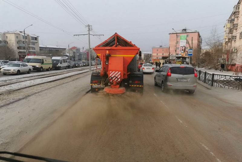 В Улан-Удэ последствия снегопада устраняло 80 единиц спецтехники В Улан-Удэ последствия снегопада устраняло 80 единиц спецтехники