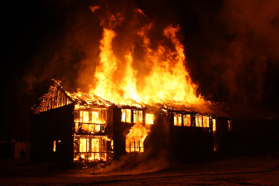 В курортном поселке Бурятии дотла сгорел гостевой дом