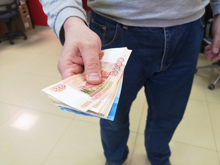 В Бурятии бывшего руководителя нацпарка осудили за взятку В Бурятии бывшего руководителя нацпарка осудили за взятку