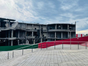 Власти объяснили, почему недостроенный хоккейный центр в Улан-Удэ начали разрушать